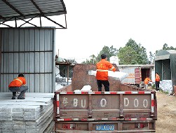 助力城市環境變得更優美整潔 深圳工地圍擋不僅好看還實用