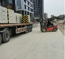 圍擋基礎塊與預制混凝土立柱相比有什么區別？【旭東圍擋】
